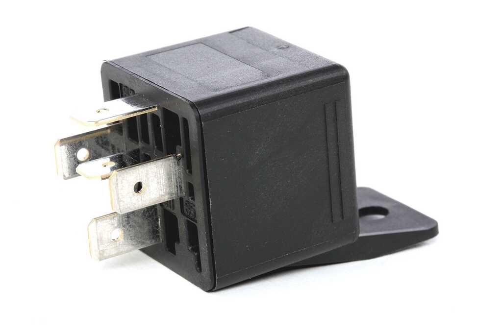 Bosch relæ 12V 30A med fäste og dobbelt utgång