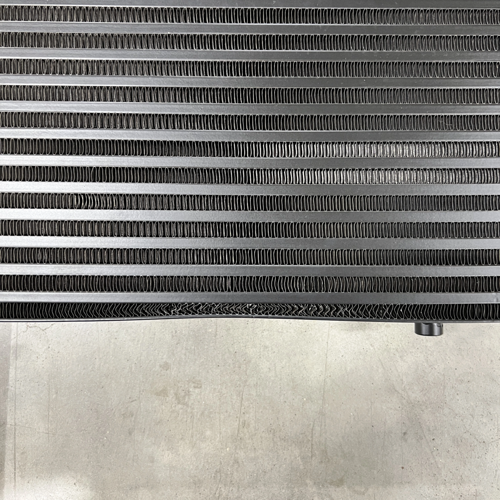 Hurricane Intercooler Sort 3" tilslutninger (78 cm bred)